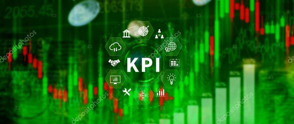 Dashboard con indicatori finanziari chiave su schermo di un computer